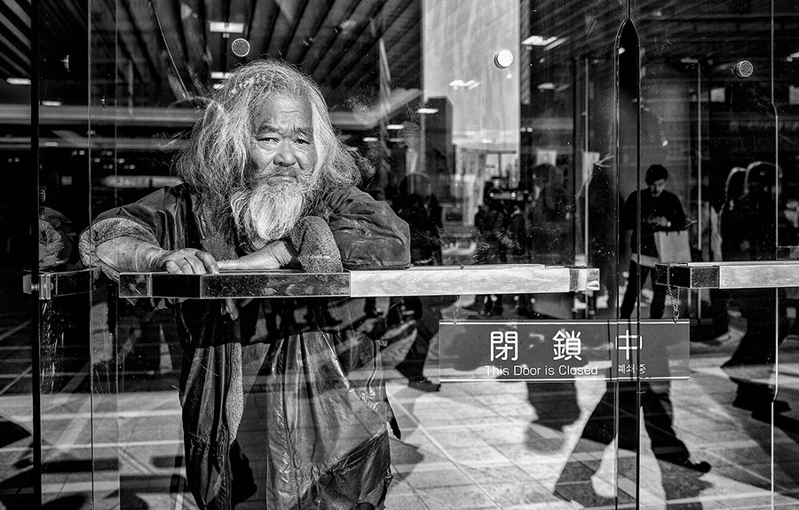 Stillness: detail from Gérard Touren's Shinjuku Station. Photograph courtesy the artist